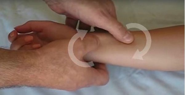 Почему сводит руки и ноги лечение